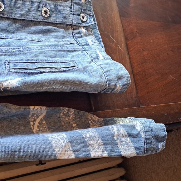 Art Class size med distressed w gromett detail w painted guitar blue jean jacket - Picture 4 of 6